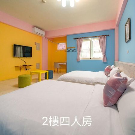 花蓮包棟彩色窩民宿 溜滑梯 烤肉唱歌 電動麻將 近東大門 Hualien Exterior foto
