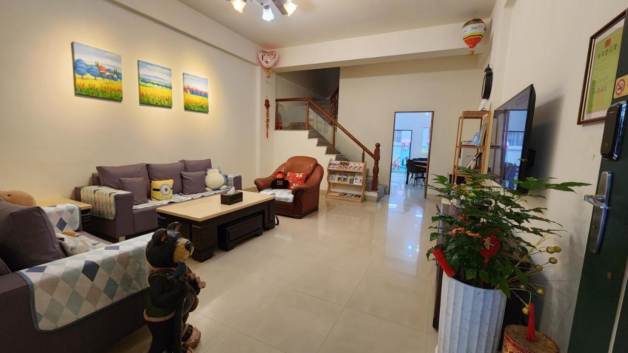 花蓮包棟彩色窩民宿 溜滑梯 烤肉唱歌 電動麻將 近東大門 Hualien Exterior foto