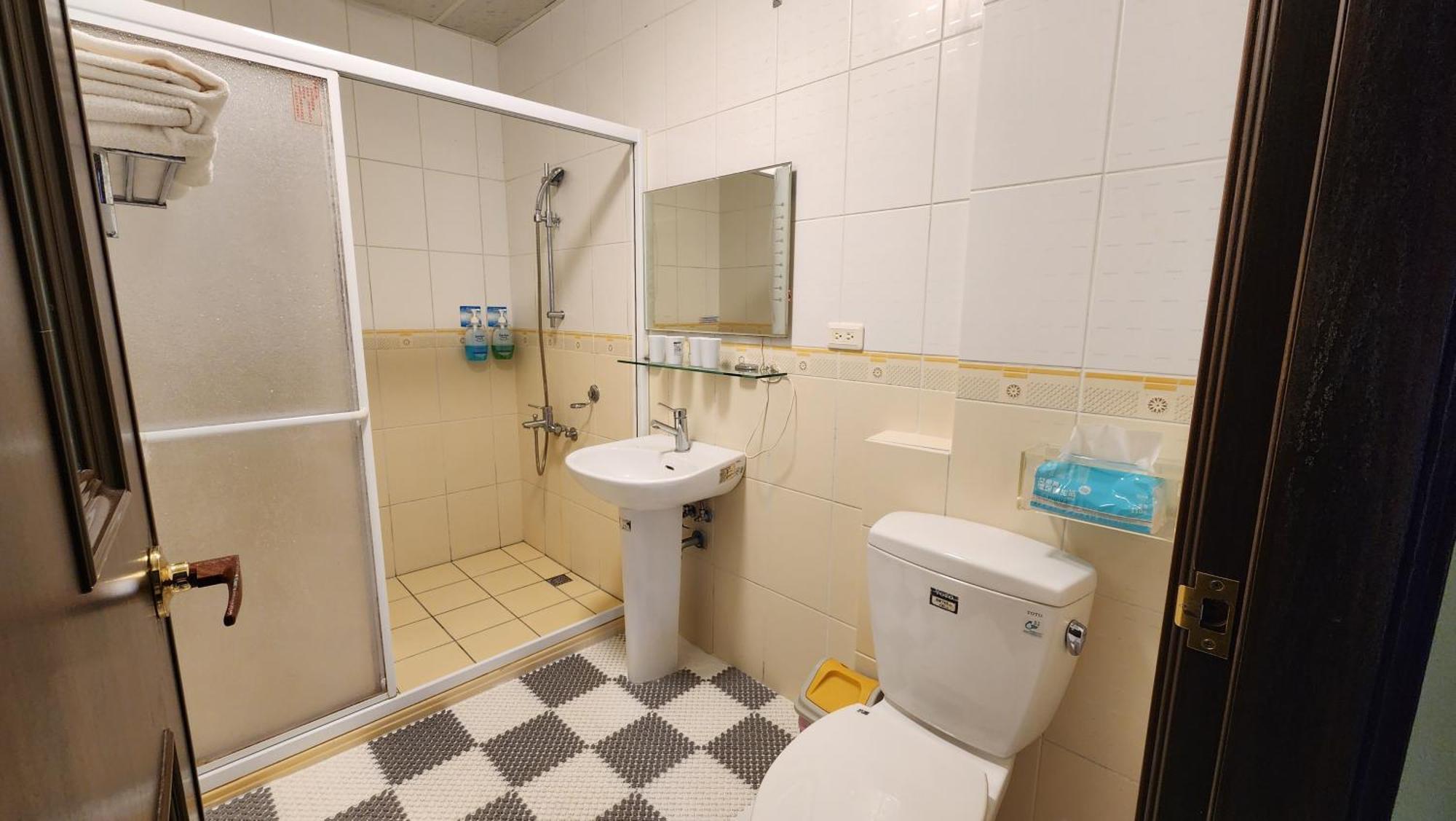 花蓮包棟彩色窩民宿 溜滑梯 烤肉唱歌 電動麻將 近東大門 Hualien Zimmer foto